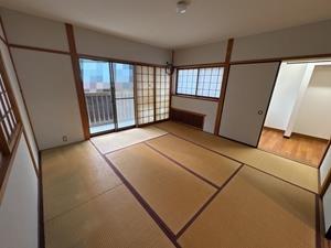 ⑫2階約8.0帖和室