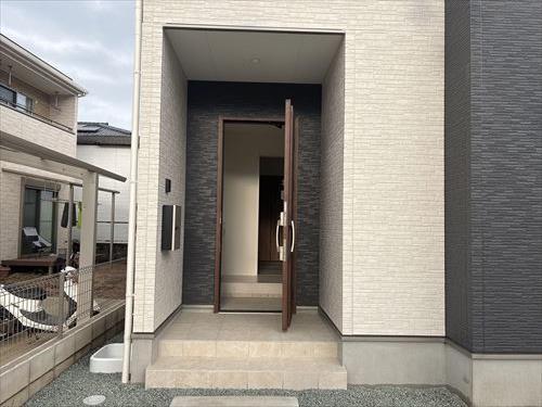 玄関（2025年11月撮影）