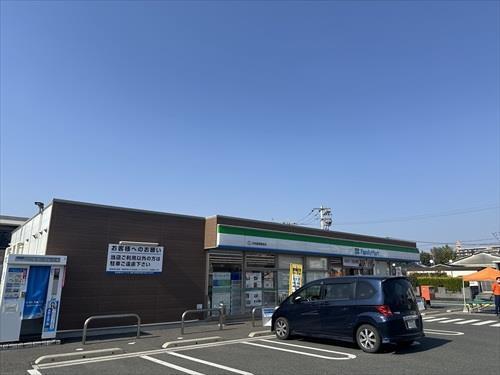 ファミリーマート武蔵塚駅前店まで徒歩4分
