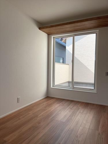 北東側洋室①　令和８年3月撮影