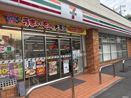 セブンイレブン港南台4丁目店まで520m