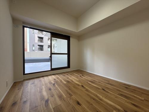 洋室約5.6帖（南西側）