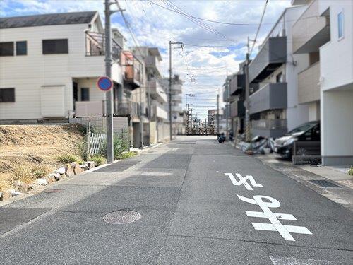 前面道路（2025年11月撮影）