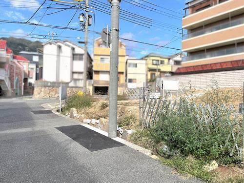 前面道路（2025年11月撮影）