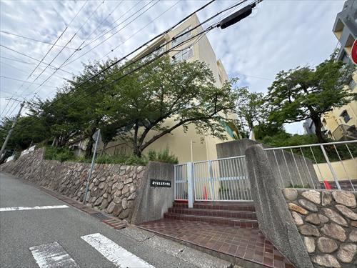 神戸市立長峰中学校　徒歩18分