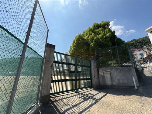 神戸市立布引中学校　徒歩19分