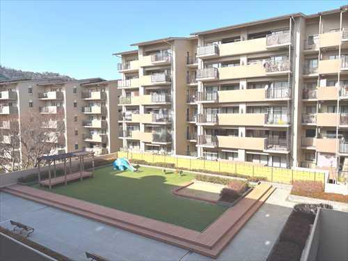 マンション内広場