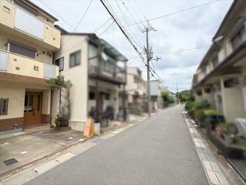 前面道路（東向き）