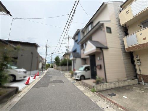 前面道路（西向き）