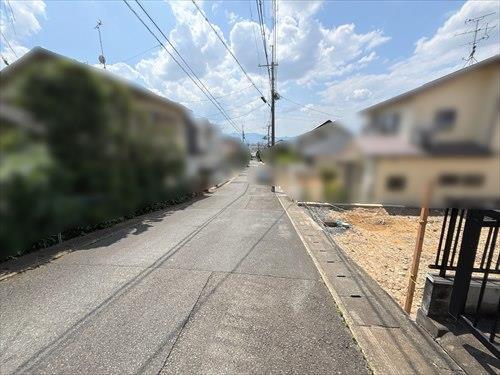 前面道路（東側より撮影）