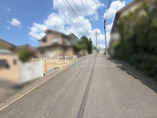 前面道路（西側より撮影）