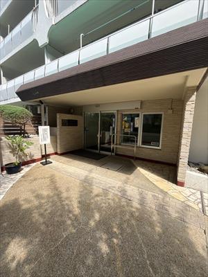 エントランス（2025年9月撮影）