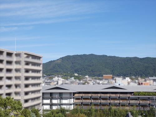 バルコニーからの「大文字山」の眺望