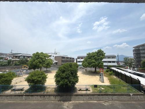 洋室（2）（約5.5帖）からの眺望