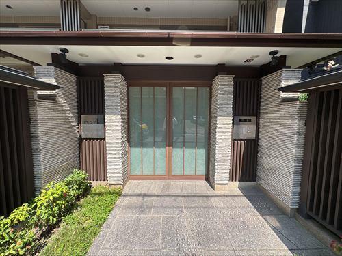 エントランス前(オートロック付き）