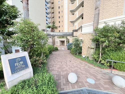 エントランス前