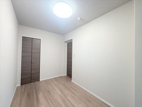 北側洋室（約5.4帖）