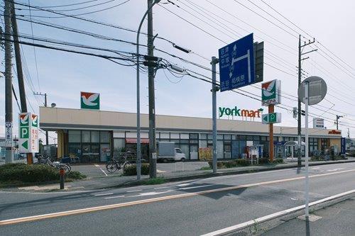 ヨークマート厚木妻田店 930m