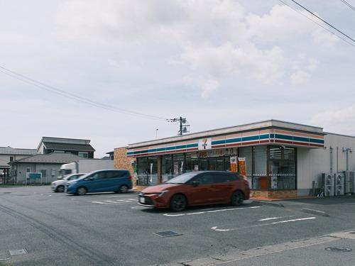セブンイレブン厚木妻田北3丁目店230m