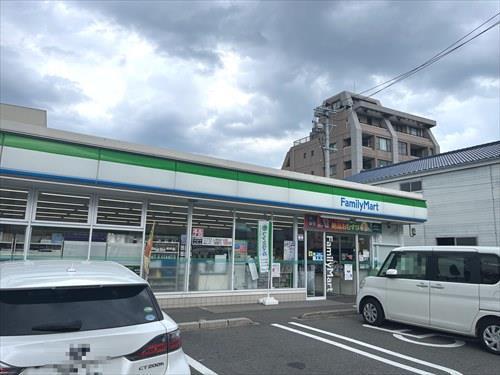 ファミリーマート福岡高取一丁目店240ｍ