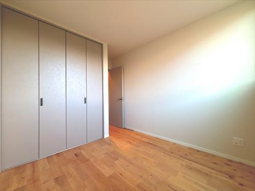 北東側洋室約5.1帖