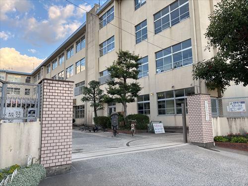 石丸小学校820ｍ