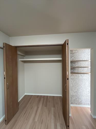 洋室（約6.8帖）収納