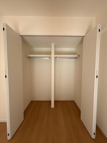 洋室クローゼット（約6帖）