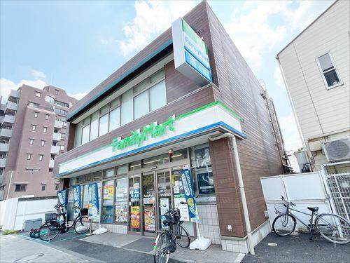 ファミリーマート麻布運動場前店 200m