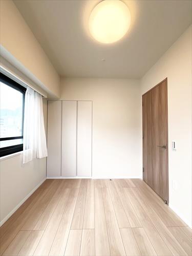 南東側洋室約5帖