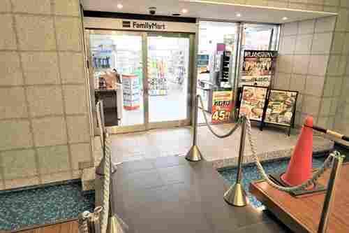 SEAﾀﾜｰ内　ファミリーマート