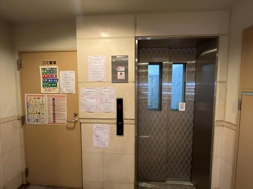 エレベーター　ゴミ置き場