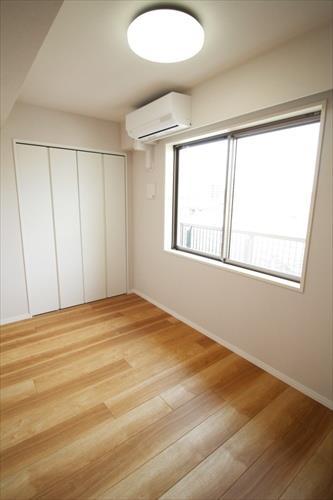 洋室約6.4帖（北側）