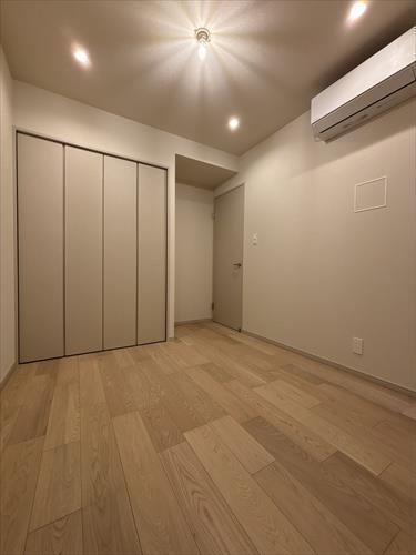 洋室北西向き(約5.3帖)(2)