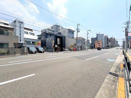 現地＋西側前面道路（玉造筋）