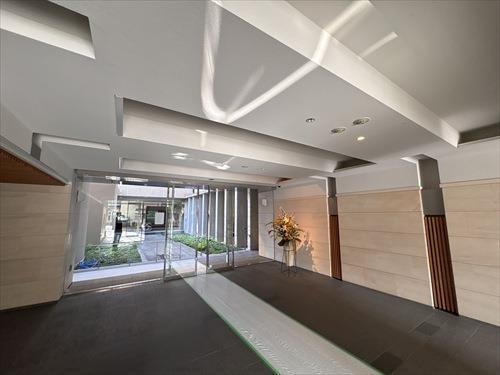 エントランス中