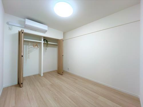 洋室約4.5帖(南側)