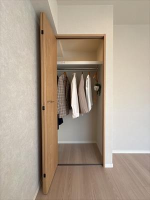 洋室約5.7帖　収納