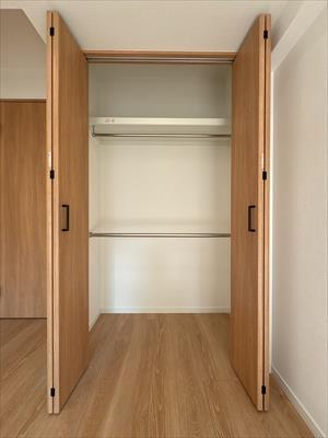 洋室約5.7帖　収納