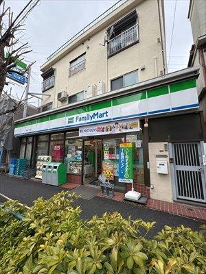 ファミリーマート (160m)