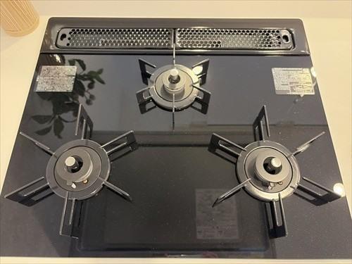 キッチン　３口コンロ