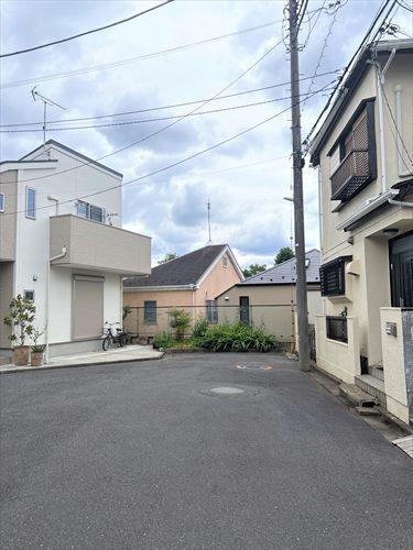 現地北東側道路(2026年6月撮影)