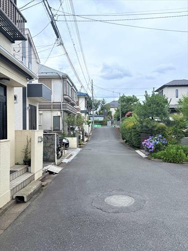 現地北東側道路(2026年6月撮影)