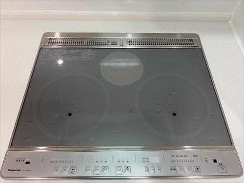 キッチン　３口コンロ
