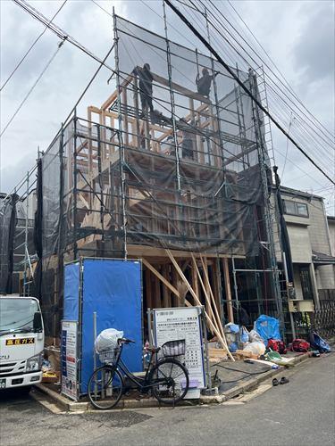 建築中の外観（2026年7月撮影）