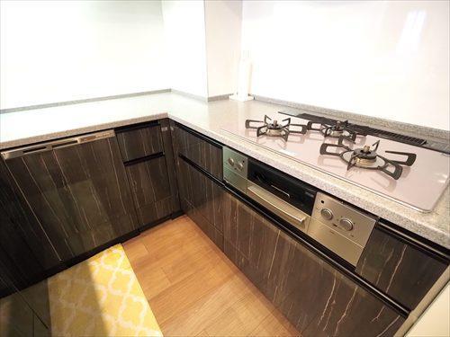 キッチン_食洗機・3口コンロ・グリル