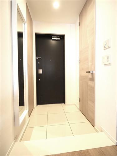 玄関（シューズインクローゼット完備）