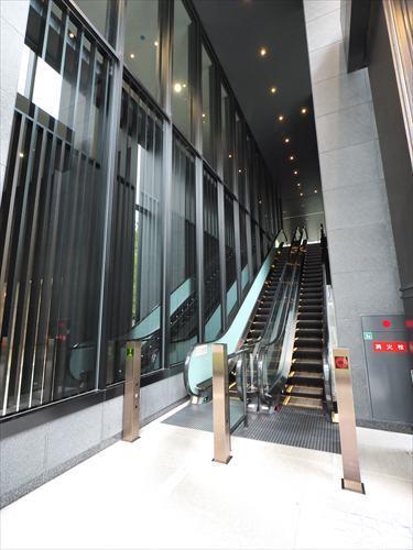 【共用部】エントランス_エスカレーター