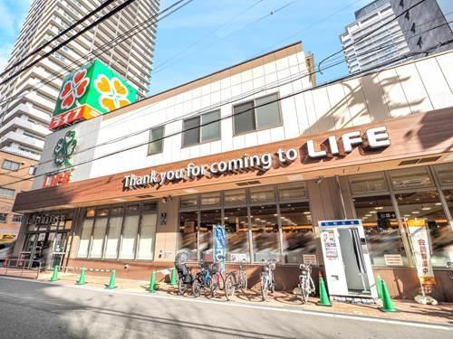ライフ中崎町駅前店 260m