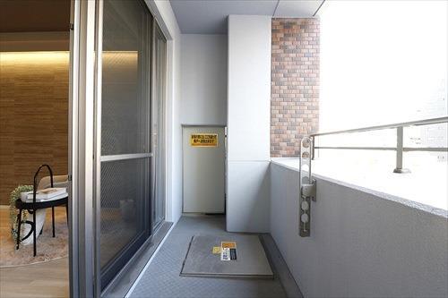 東側バルコニー